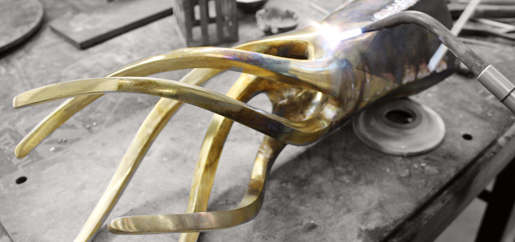 Boitedelartisan-uae-dubai-medals-trophies-metal-accessories-cutom-made-royal-gifts-metals-luxury-awards-objectsof-art-crafted-gifts-gold-silver-trophy