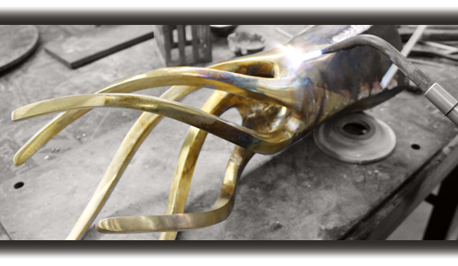 Boitedelartisan-uae-dubai-medals-trophies-metal-accessories-cutom-made-royal-gifts-metals-luxury-awards-objectsof-art-crafted-gifts-gold-silver-trophy