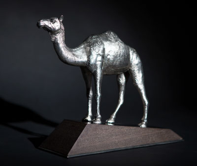 Boitedelartisan-uae-dubai-medals-trophies-awards-precious-metals-goldcamel-luxury-awards-accessories-objects-of-art-luxury-custom-made-trophies-hand-crafted-gifts-luxury-gifts-handmade-crafts-royal-gifts-traditional-royal-camel-trophy-gold
