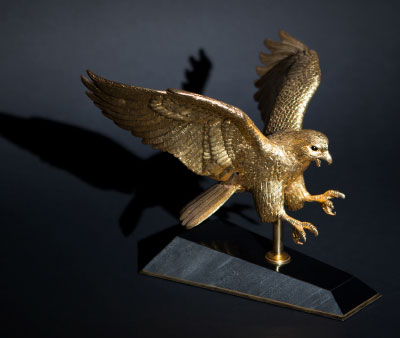 Boitedelartisan-uae-dubai-medals-trophies-awards-precious-metals-goldfalcon-luxury-awards-accessories-leather-gemstones-objects-of-art-luxury-boxes-custom-made-trophies-hand-crafted-gifts-handmade-crafts-royal-gifts-traditional-gold-falcon-art