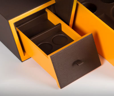 Boitedelartisan-uae-dubai-medals-trophies-packagingsolutions-hospitlity-items-accessories-leather-menucover-guestroom-custom-made-boxes-folders-custommade-desksets-hotel-leather-accessories-luxuty-furniture-desk-sets-executive-office-leather-items-sets