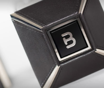 Boitedelartisan-uae-dubai-medals-trophies-packagingsolutions-hospitlity-accessories-leather-menucover-guestroom-items-luxury-boxes-folders-custommade-desksets-hotel-leather-accessories-handmade-furniture-sets